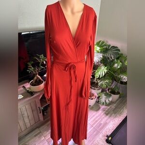 Sadie and Sage, beautiful brand new wrap dress in size small
